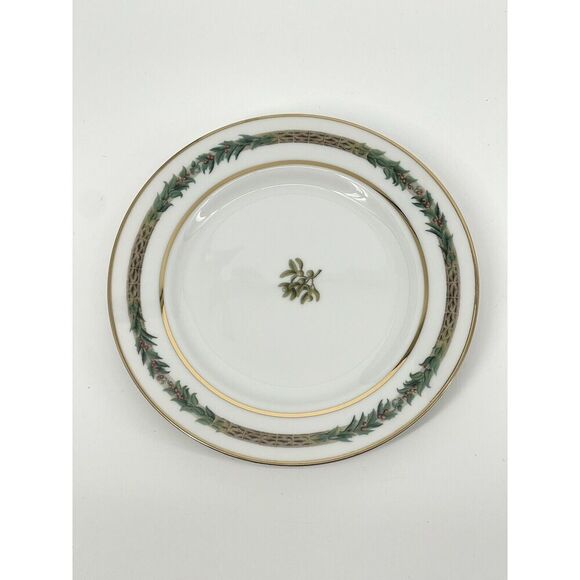 Department 56 Christmas Classic Dickens Bread & Butter Plate 6.25” - Picture 1 of 5